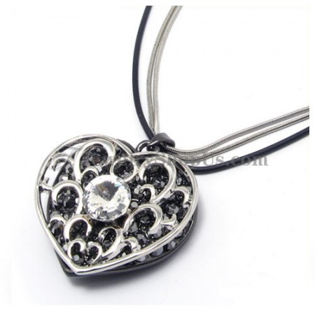 Elegant Heart Shape Alloy Pendant with Rhinestones